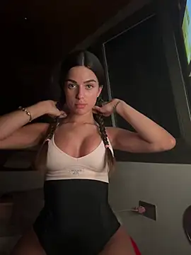 miaabelluccii online show from June 7, 9:29 pm