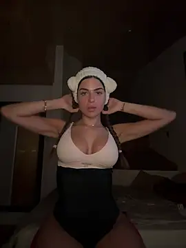 miaabelluccii online show from June 8, 9:59 pm
