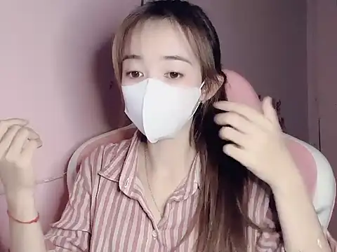 Snapshot of Alee8668 chatting on July 19, 5:49 pm Alee8668 online show from July 19, 5:49 pm
