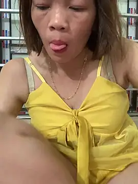 Emlyla online show from June 11, 2:59 pm