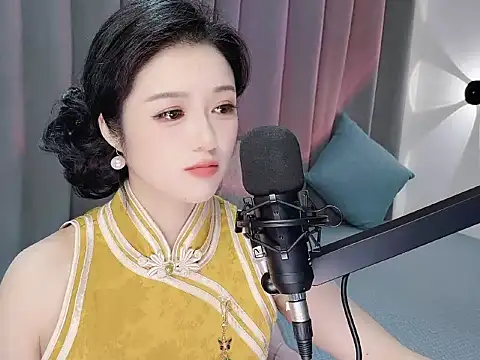Snapshot of Momo-Wow chatting on June 11, 6:33 am Momo-Wow online show from June 11, 6:33 am