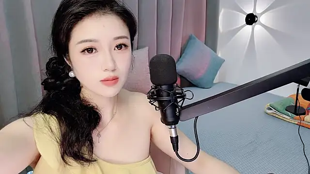 Snapshot of Momo-Wow chatting on June 20, 6:05 am Momo-Wow online show from June 20, 6:05 am