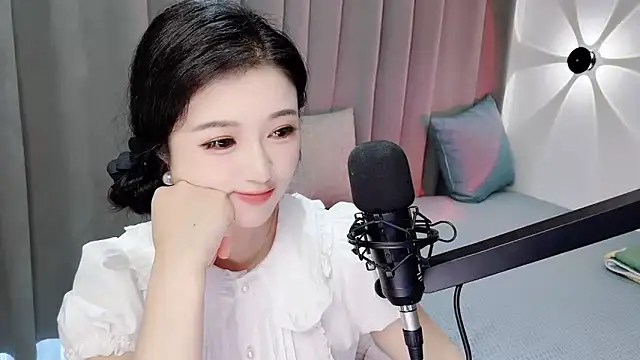 Snapshot of Momo-Wow chatting on June 21, 6:49 am Momo-Wow online show from June 21, 6:49 am