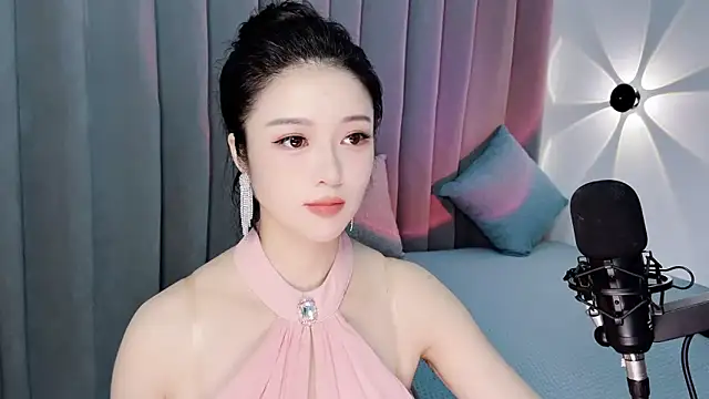 Snapshot of Momo-Wow chatting on July 1, 5:42 am Momo-Wow online show from July 1, 5:42 am