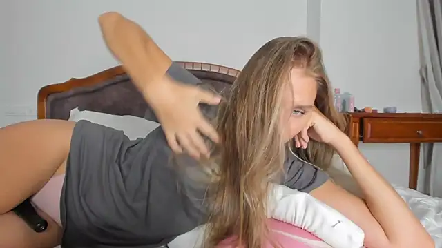 Snapshot of SofiClimbing chatting on October 13, 3:56 pm SofiClimbing online show from October 13, 3:56 pm