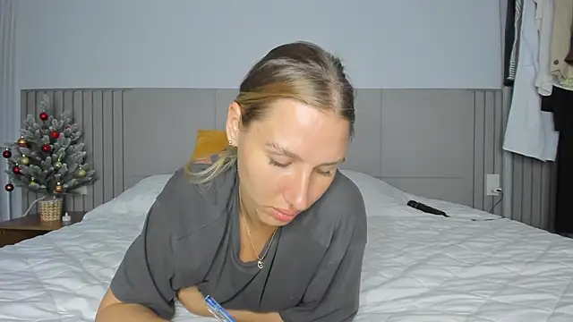 Snapshot of SofiClimbing chatting on December 23, 10:02 am SofiClimbing online show from December 23, 10:02 am