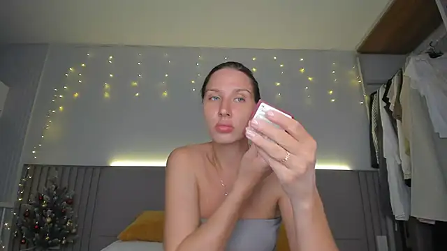 Snapshot of SofiClimbing chatting on January 17, 8:52 am SofiClimbing online show from January 17, 8:52 am