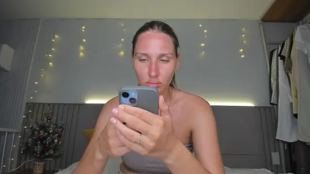 Snapshot of SofiClimbing chatting on January 18, 11:47 am SofiClimbing online show from January 18, 11:47 am