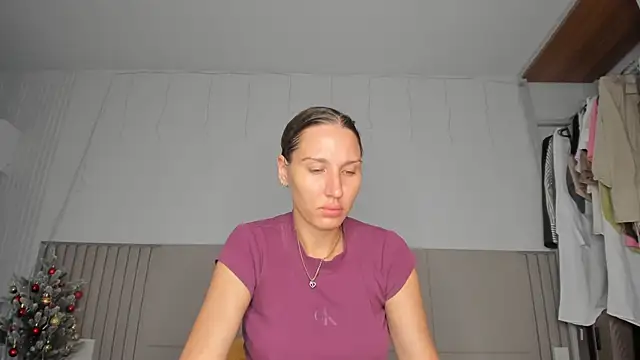 Snapshot of SofiClimbing chatting on February 7, 5:11 am SofiClimbing online show from February 7, 5:11 am