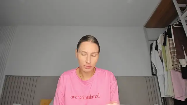 Snapshot of SofiClimbing chatting on March 6, 3:47 am SofiClimbing online show from March 6, 3:47 am