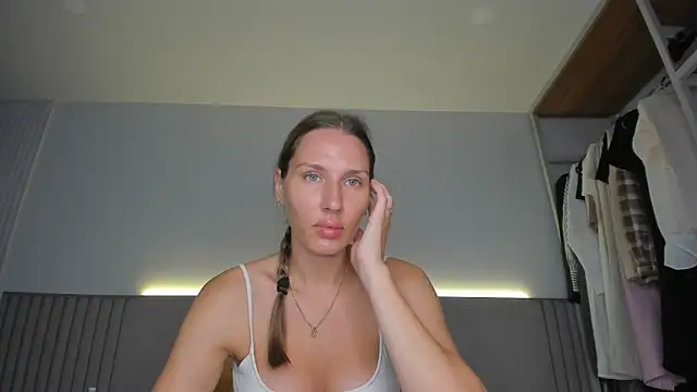 Snapshot of SofiClimbing chatting on March 9, 2:48 am SofiClimbing online show from March 9, 2:48 am