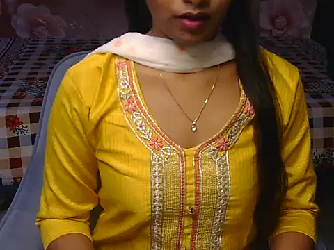 Snapshot of givenchilly chatting on July 8, 5:12 am givenchilly online show from July 8, 5:12 am