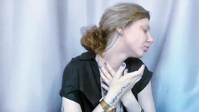VivienDarkbloom online show from June 6, 12:43 pm