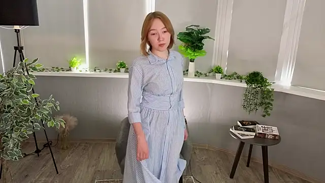 LeliaSavich online show from June 5, 1:12 am