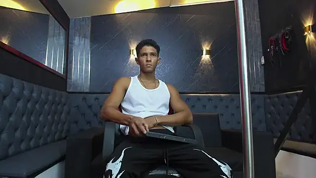 Snapshot of Yoel_Blessed chatting on July 16, 12:11 pm Yoel Blessed online show from July 16, 12:11 pm