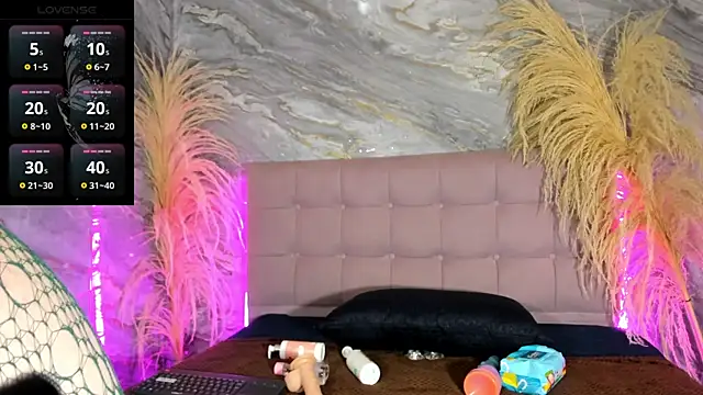 Snapshot of victoria_keyy chatting on June 24, 1:32 pm victoria keyy online show from June 24, 1:32 pm