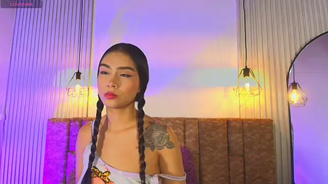 KENNIA SWEETIEE online show from June 9, 11:33 am