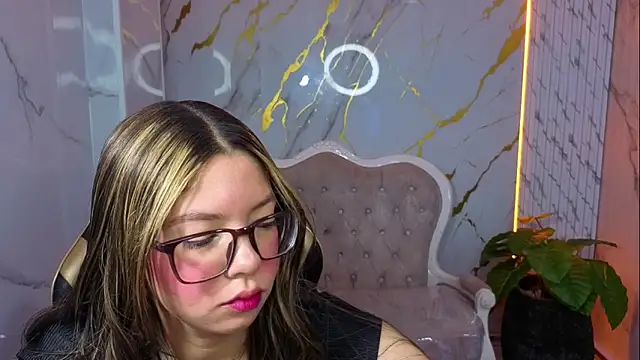 Scarllette B online show from June 4, 7:09 pm