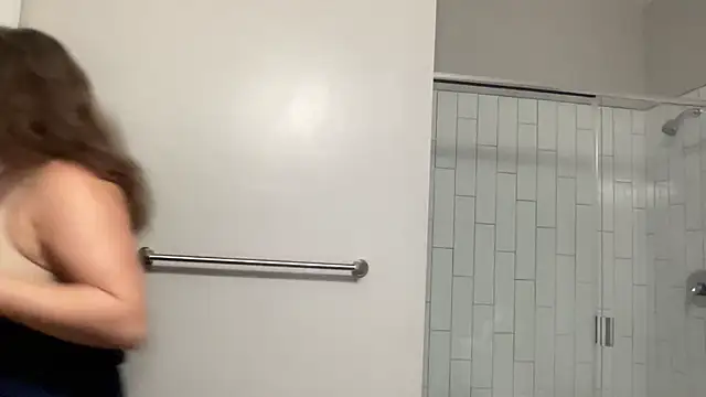 Snapshot of maddiliz chatting on October 20, 1:06 am maddiliz online show from October 20, 1:06 am