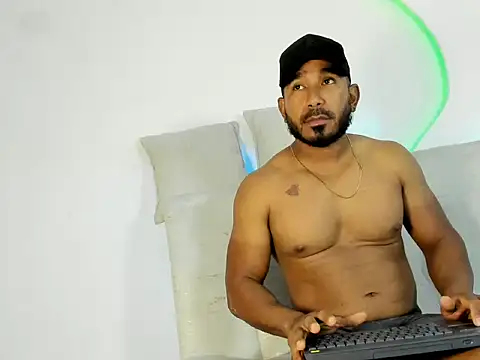 Snapshot of LeoCarter_ chatting on June 4, 1:06 pm LeoCarter online show from June 4, 1:06 pm