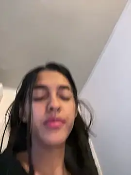 mia honeyy  online show from June 5, 5:25 am