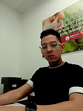 Snapshot of Brandonsexxxx chatting on June 10, 7:02 pm Brandonsexxxx online show from June 10, 7:02 pm