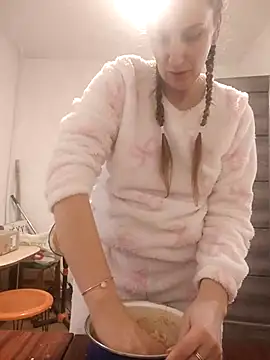 Yevgeshka-Milashka online show from November 28, 3:25 pm