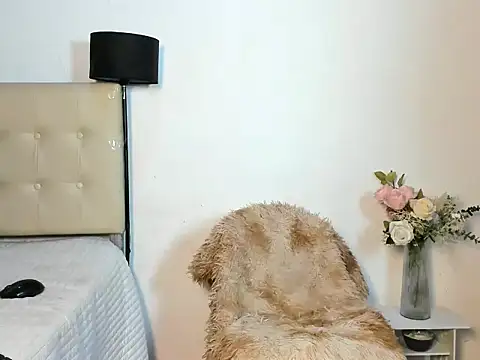 YourladyLia  online show from June 17, 7:59 pm