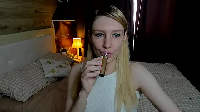 ReginaAmour online show from June 4, 1:17 pm