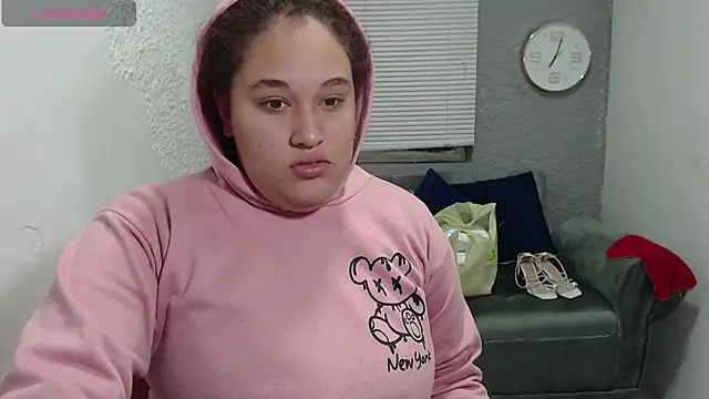 Snapshot of leilasosexy chatting on July 14, 2:01 pm leilasosexy online show from July 14, 2:01 pm