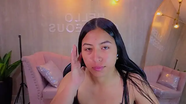 lia x a online show from July 8, 1:04 pm