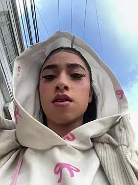 miss alahia online show from June 5, 8:25 pm