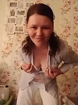 Snapshot of KellyCarter_ chatting on June 17, 1:45 pm KellyCarter online show from June 17, 1:45 pm