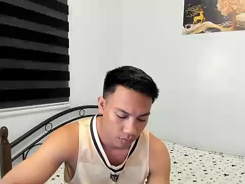 Snapshot of urfucker_vinz chatting on July 9, 1:26 pm urfucker vinz online show from July 9, 1:26 pm