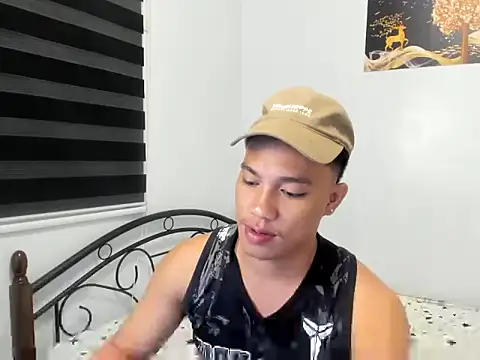 Snapshot of urfucker_vinz chatting on July 13, 1:03 pm urfucker vinz online show from July 13, 1:03 pm