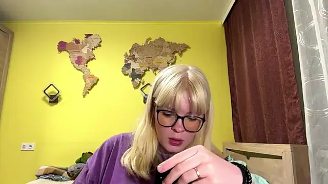 LeslyKelly online show from June 8, 7:03 pm