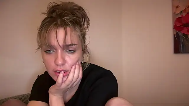Snapshot of NeedyNida chatting on June 3, 9:12 am NeedyNida online show from June 3, 9:12 am