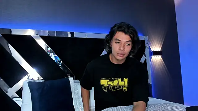 LycanMushu online show from June 6, 3:00 am