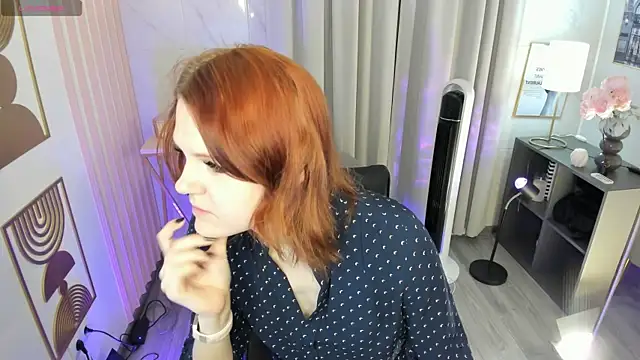 Snapshot of Goddess__Alice chatting on June 12, 5:28 am Goddess Alice online show from June 12, 5:28 am
