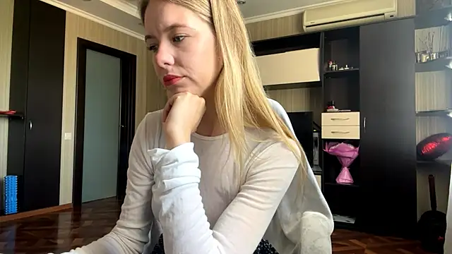 ScarlettKinsley online show from June 10, 7:07 am