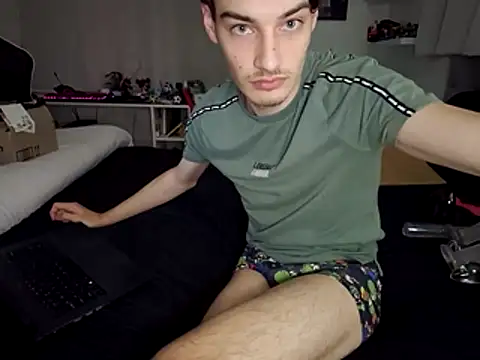 Smelly-Ewan-stinks online show from July 16, 4:24 pm