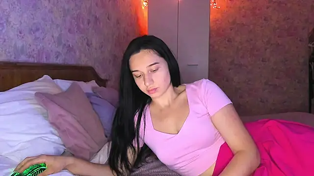 Camilla  Noor online show from August 9, 5:29 pm