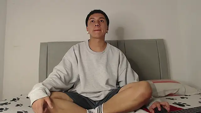 Owenn  blueee online show from July 1, 8:19 pm