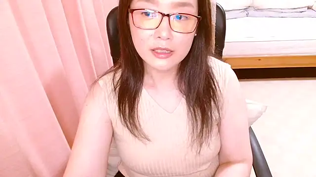 Snapshot of LENA-xo chatting on June 27, 7:13 am LENA-xo online show from June 27, 7:13 am