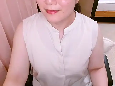 Snapshot of LENA-xo chatting on July 6, 3:14 pm LENA-xo online show from July 6, 3:14 pm