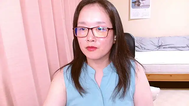 Snapshot of LENA-xo chatting on July 22, 3:15 pm LENA-xo online show from July 22, 3:15 pm