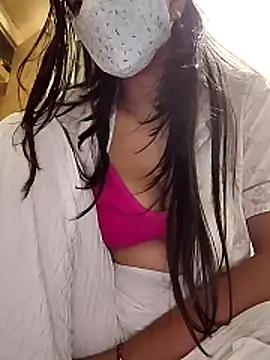 Snapshot of Romantic_riya_06 chatting on June 23, 4:10 am Romantic riya 06 online show from June 23, 4:10 am