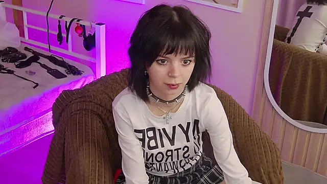 TwiggySmith online show from June 29, 9:59 am