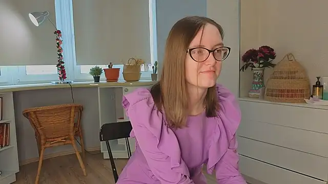 EstelaWeninger online show from June 10, 4:23 am