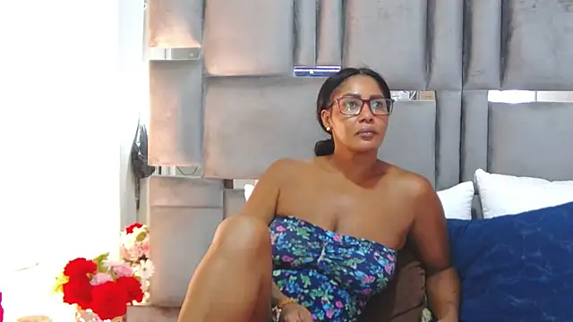 Snapshot of IvyEllis1 chatting on July 3, 8:04 pm IvyEllis1 online show from July 3, 8:04 pm